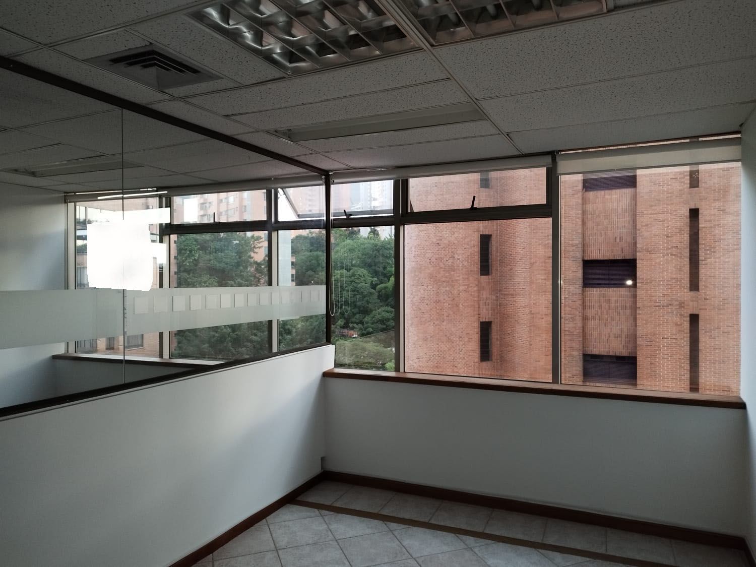 Oficina en arriendo Antioquia Medellín El Poblado 64 m2 Habitaciones 0 Baños 0 Garajes 2 Precio $3400000