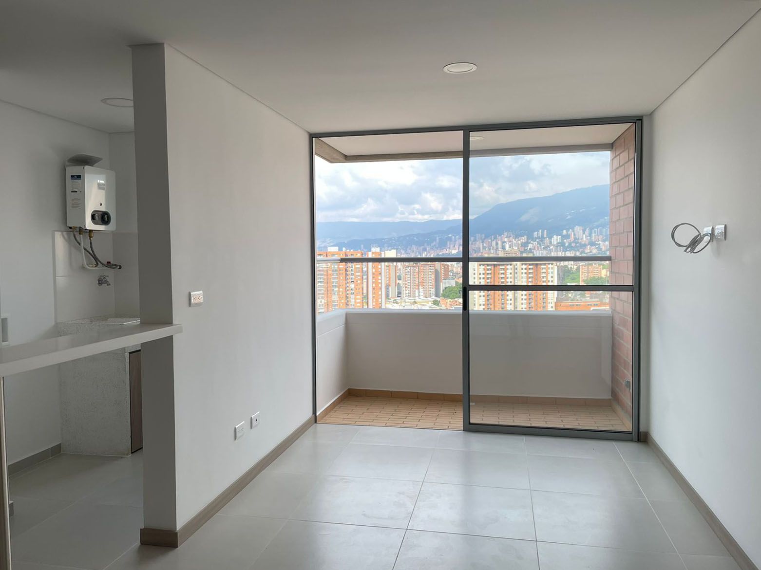 Apartamento en arriendo Antioquia Sabaneta Los Alcázares 75 m2 Habitaciones 3 Baños 2 Garajes 2 Precio $3200000