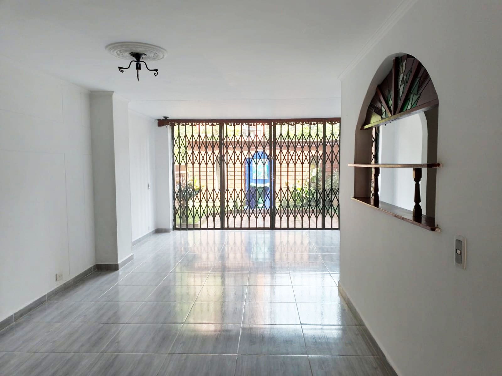 Casa en arriendo Antioquia Medellín Medellín 210 m2 Habitaciones 3 Baños 6 Garajes 2 Precio $4200000