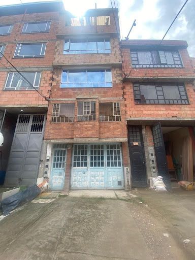 Casa en venta Cundinamarca Bogotá Centro Engativa 161 m2 Habitaciones 7 Baños 4 Garajes 1 Precio $400000000