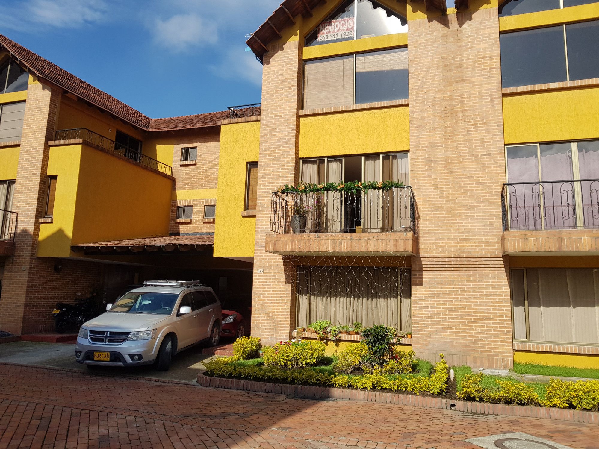 Casa en venta Cundinamarca Chía Cr Villa Mercedes 300 m2 Habitaciones 6 Baños 5 Garajes 2 Precio $1050000000