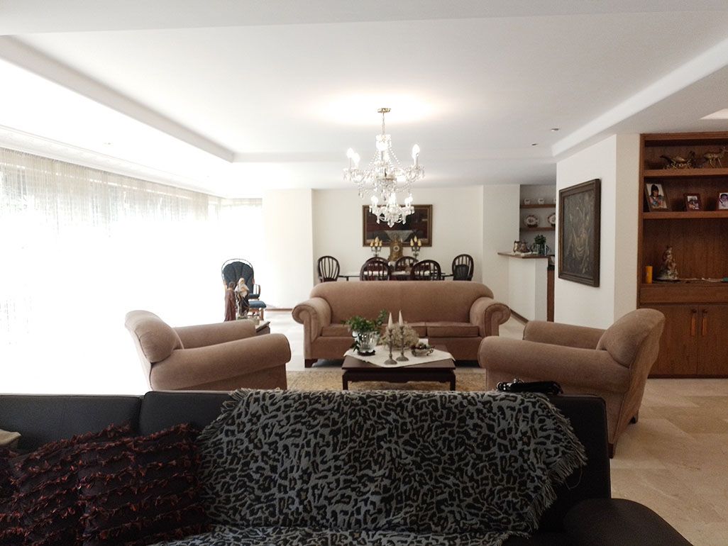Apartamento en arriendo o venta Antioquia Medellín Urbanizacion Remansos De San Lucas 310 m2 Habitaciones 3 Baños 6 Garajes 3 Precio venta $1600000000 Precio arriendo $10500000
