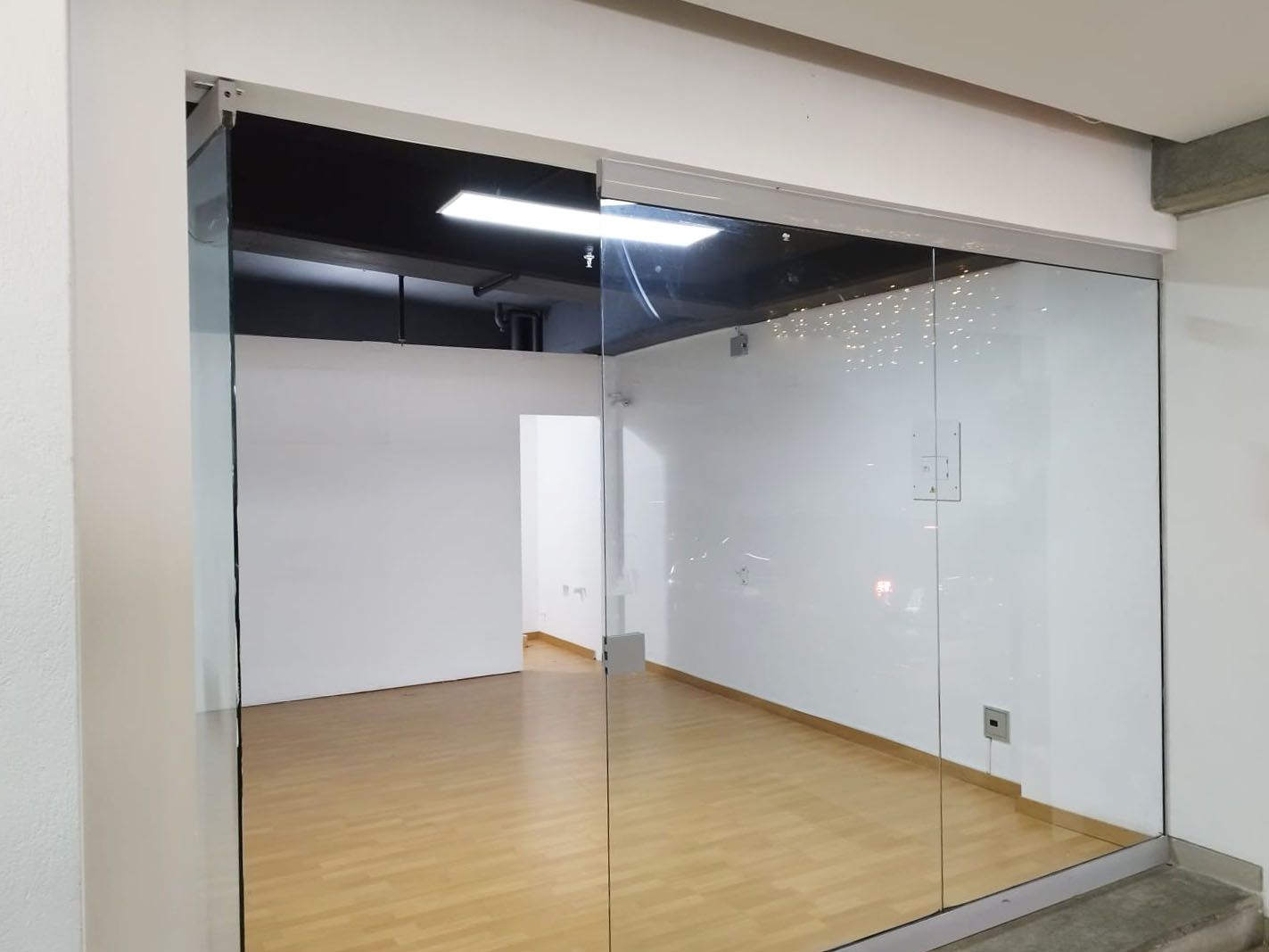 Local en arriendo o venta Antioquia Medellín Las Palmas 25 m2 Habitaciones 0 Baños 10 Garajes 1 Precio venta $260000000 Precio arriendo $2400000