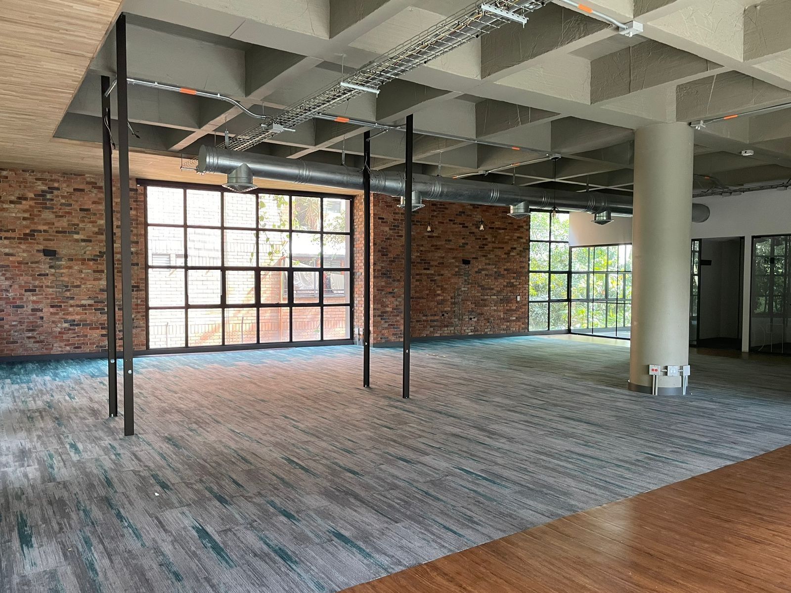 Oficina en arriendo Antioquia Medellín Las Lomas No1 300 m2 Habitaciones 0 Baños 2 Garajes 5 Precio $23500000