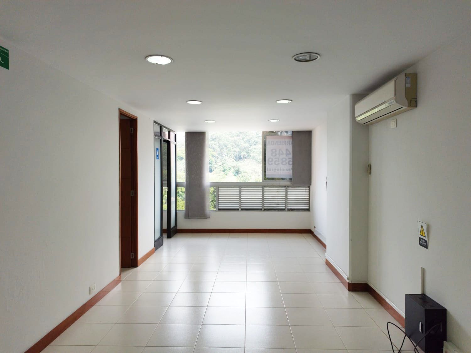Oficina en arriendo Antioquia Medellín Villa Carlota 42 m2 Habitaciones 0 Baños 0 Garajes 2 Precio $2600000