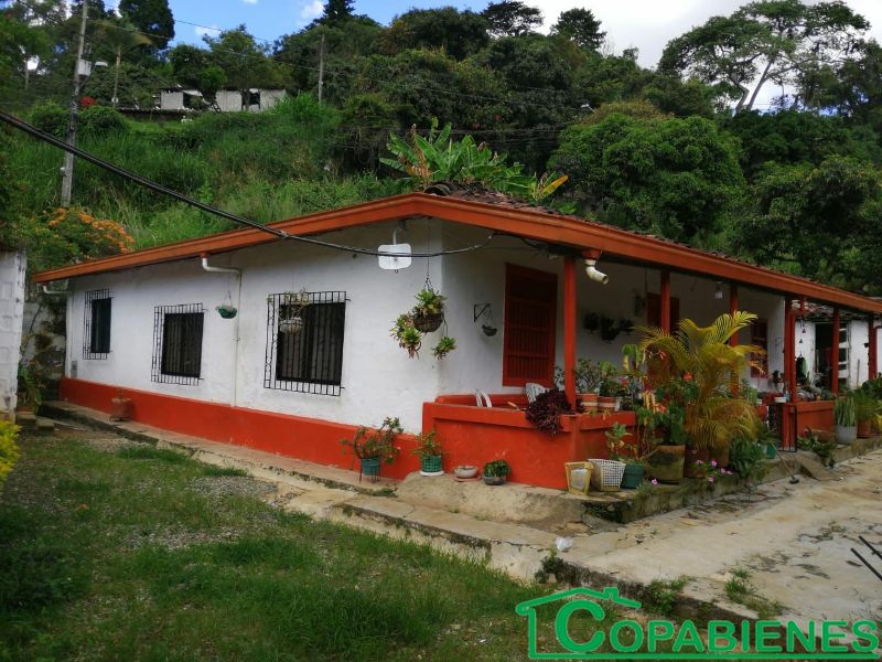 Casa en venta Antioquia Copacabana Simon Bolivar Sb centro 2850 m2 Habitaciones 4 Baños 2 Garajes 1 Precio $600000000