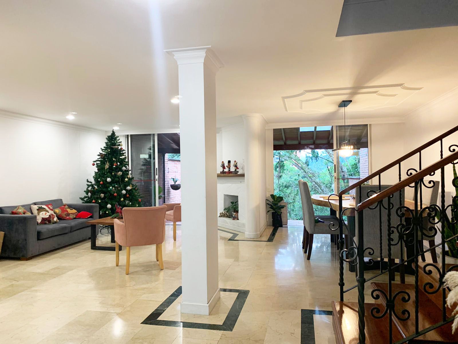 Casa en arriendo Antioquia Envigado El Chinguí 230 m2 Habitaciones 3 Baños 4 Garajes 3 Precio $6700000