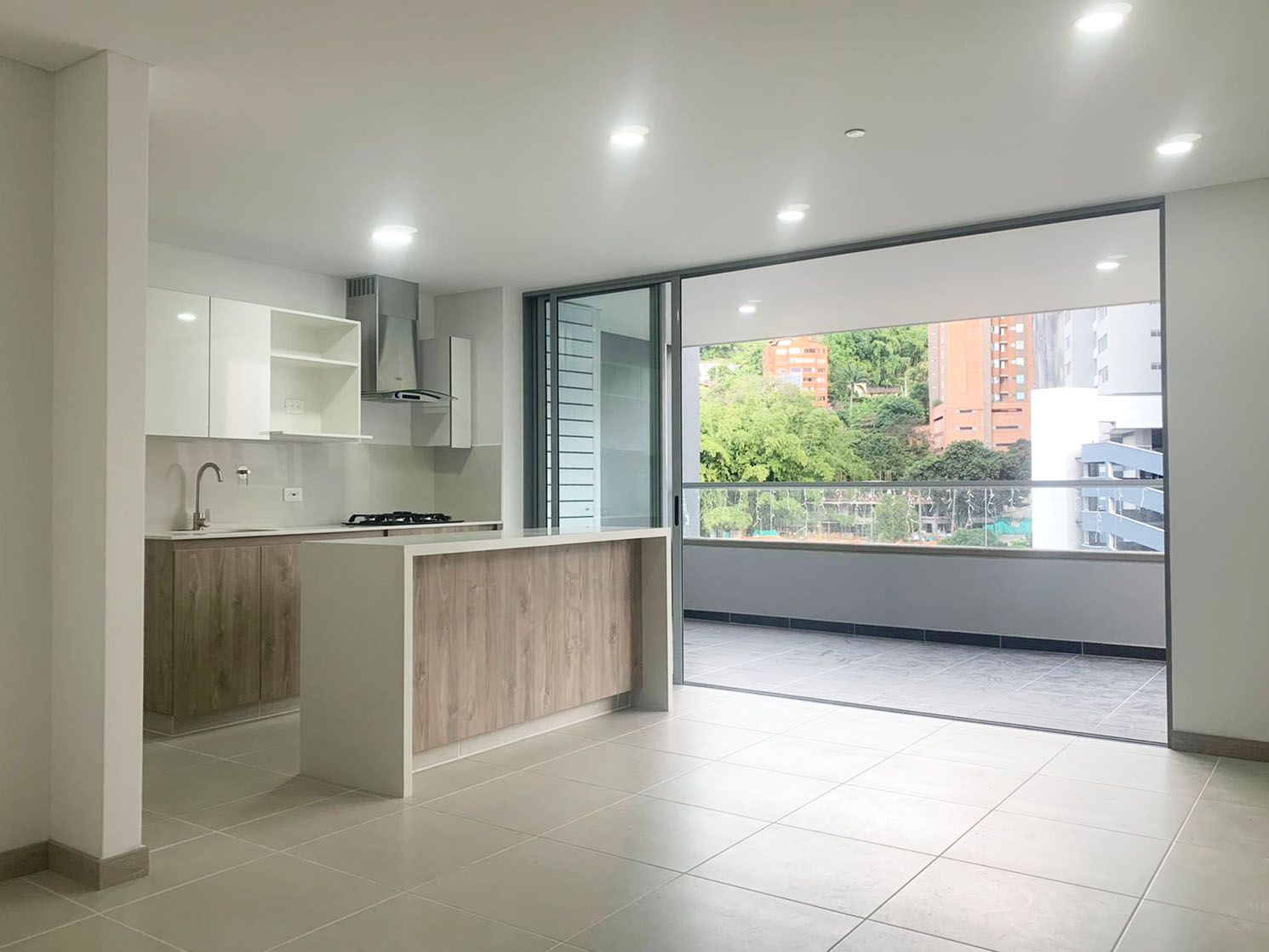 Apartamento en arriendo o venta Antioquia Envigado San José 93 m2 Habitaciones 2 Baños 2 Garajes 2 Precio venta $650000000 Precio arriendo $5000000