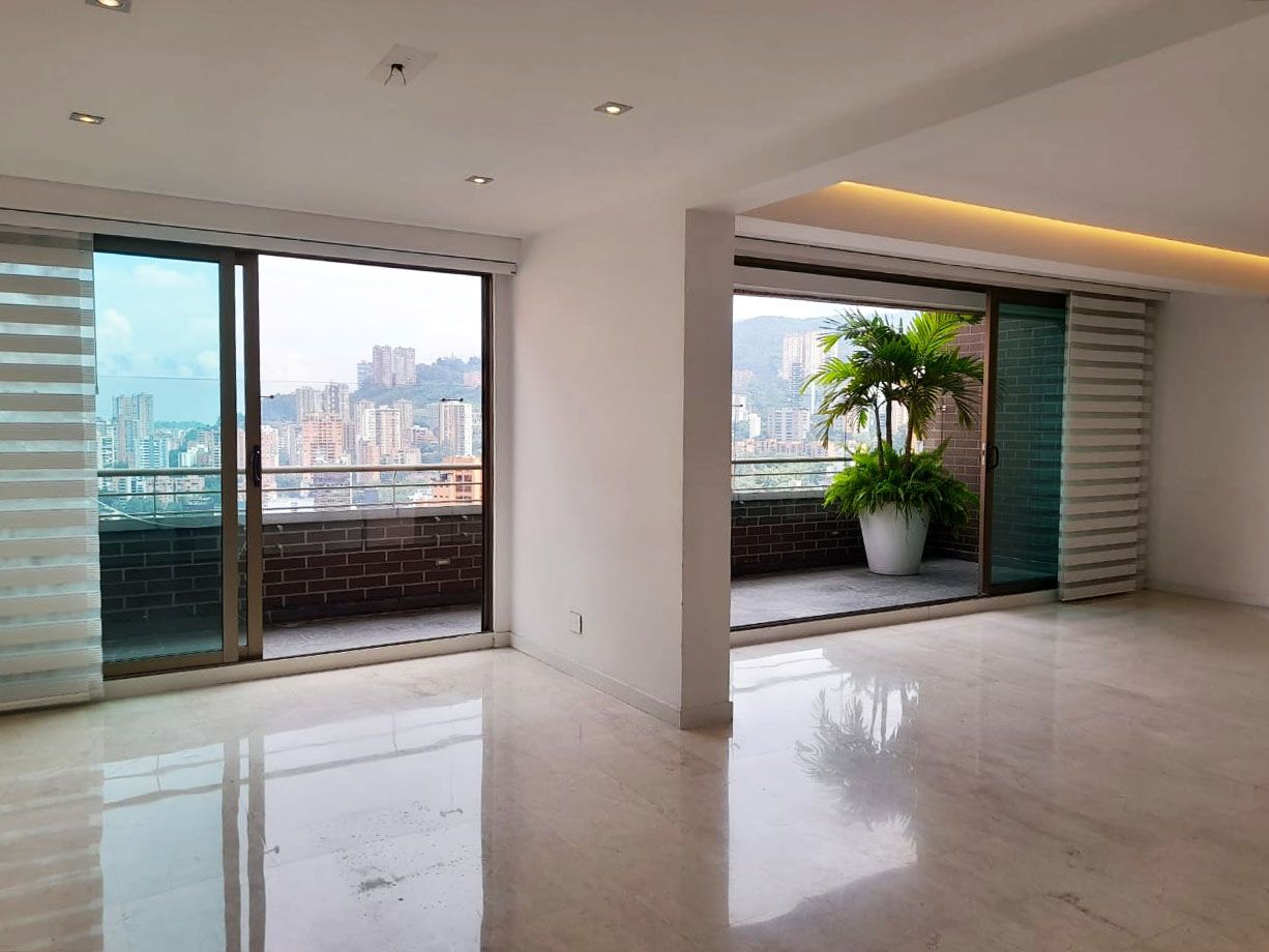 Apartamento en arriendo o venta Antioquia Medellín La Florida 356 m2 Habitaciones 5 Baños 8 Garajes 4 Precio venta $2450000000 Precio arriendo $12500000