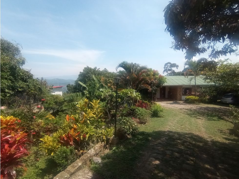 Finca en venta Cundinamarca El Colegio El Colegio 360 m2 Habitaciones 4 Baños 4 Garajes 5 Precio $750000000