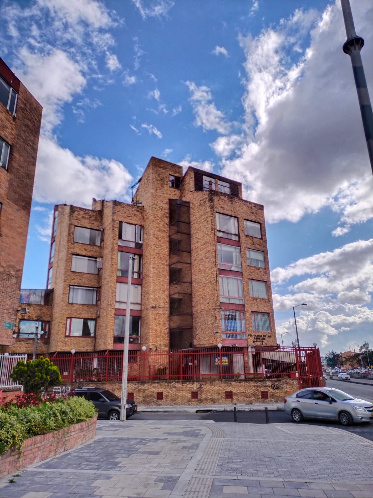 Apartamento en venta Cundinamarca Bogotá Normandía 53 m2 Habitaciones 1 Baños 0 Garajes 2 Precio $270000000
