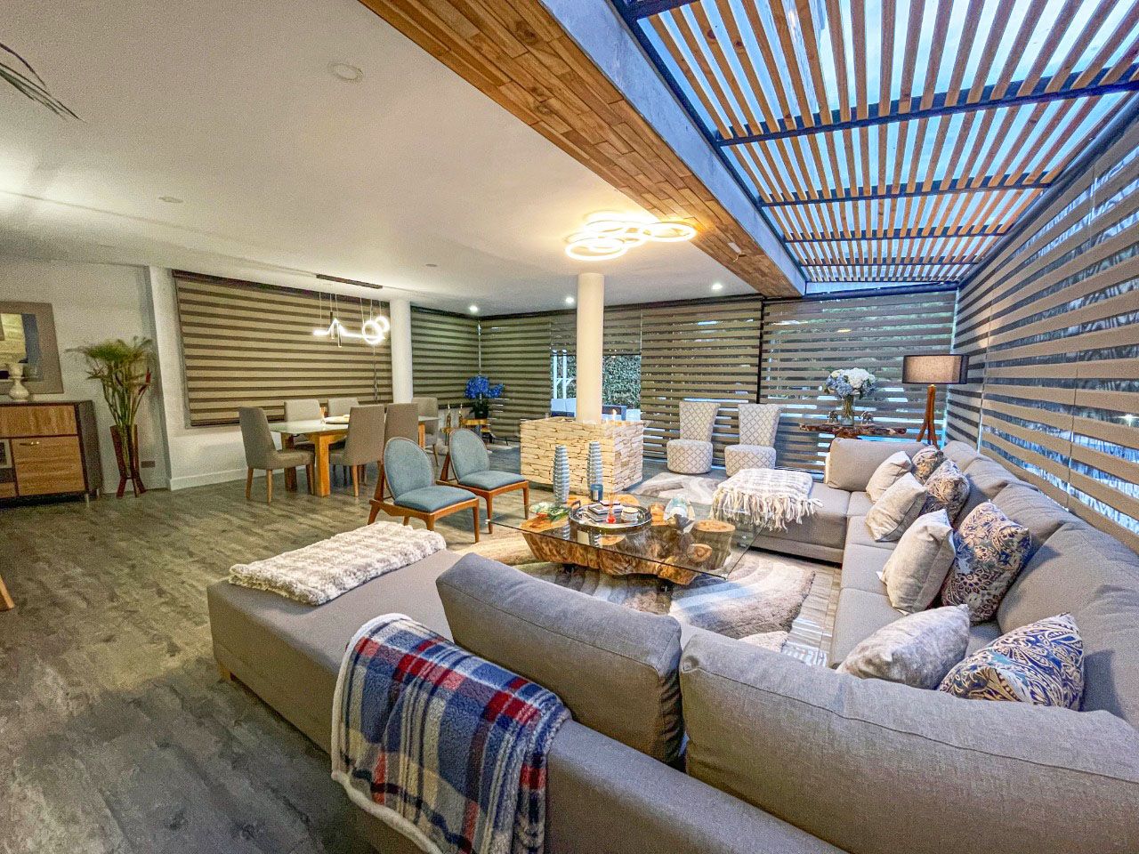 Casa en arriendo Antioquia Envigado La Mesa 400 m2 Habitaciones 4 Baños 6 Garajes 5 Precio $27000000