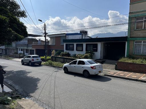 Casa en venta Tolima Ibagué Interlaken 456 m2 Habitaciones 3 Baños 4 Garajes 2 Precio $650000000