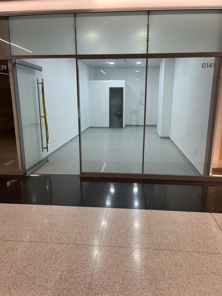 Local en arriendo o venta Antioquia Medellín Urbanizacion El Futuro 35 m2 Habitaciones 0 Baños 0 Garajes 1 Precio venta $770000000 Precio arriendo $4800000