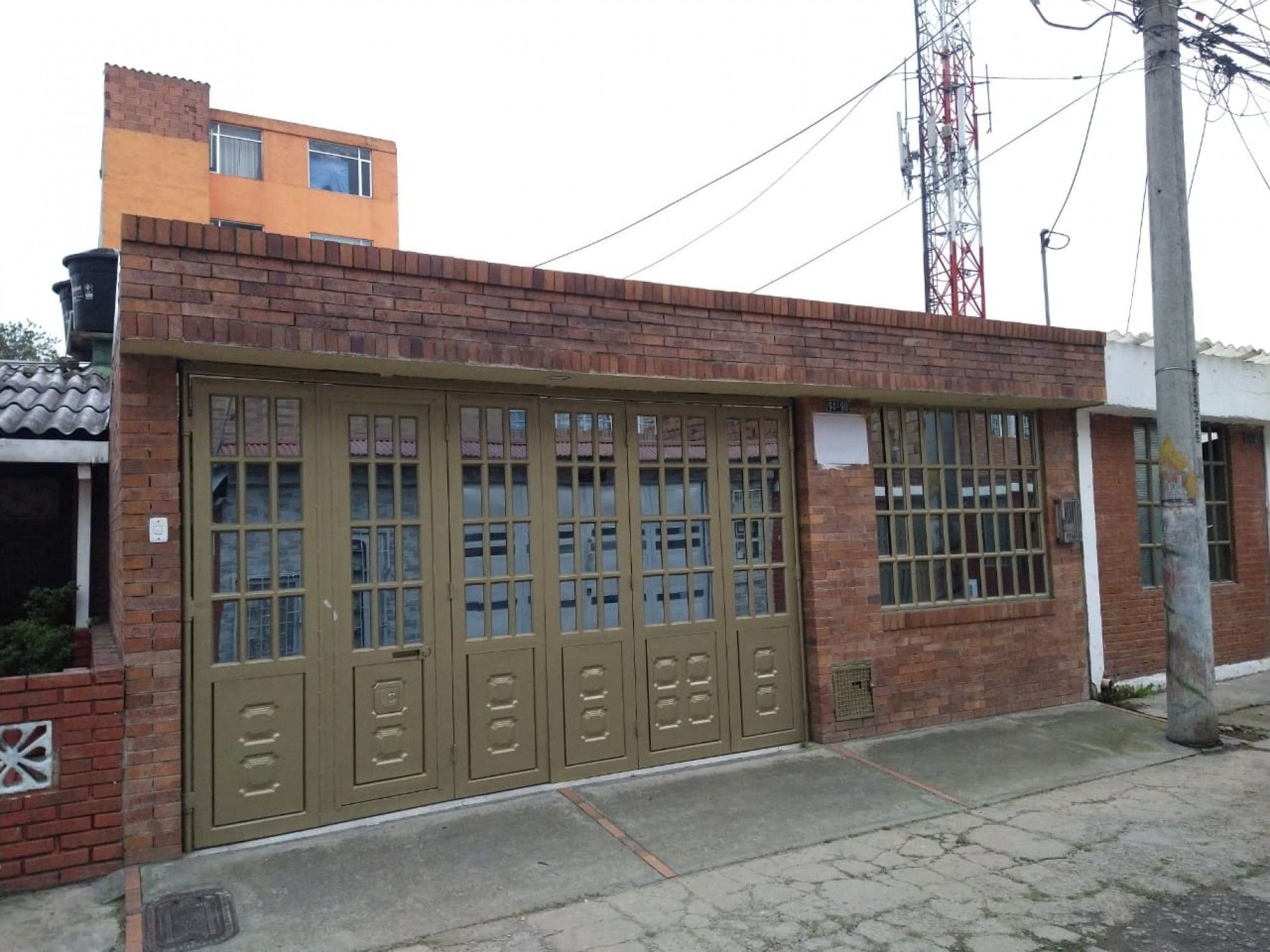 Casa en venta Cundinamarca Bogotá Santa Rosita 100 m2 Habitaciones 3 Baños 0 Garajes 2 Precio $1000000000