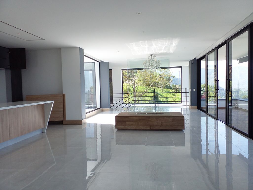 Casa en arriendo Antioquia Envigado El Salado 305 m2 Habitaciones 3 Baños 6 Garajes 8 Precio $18300000