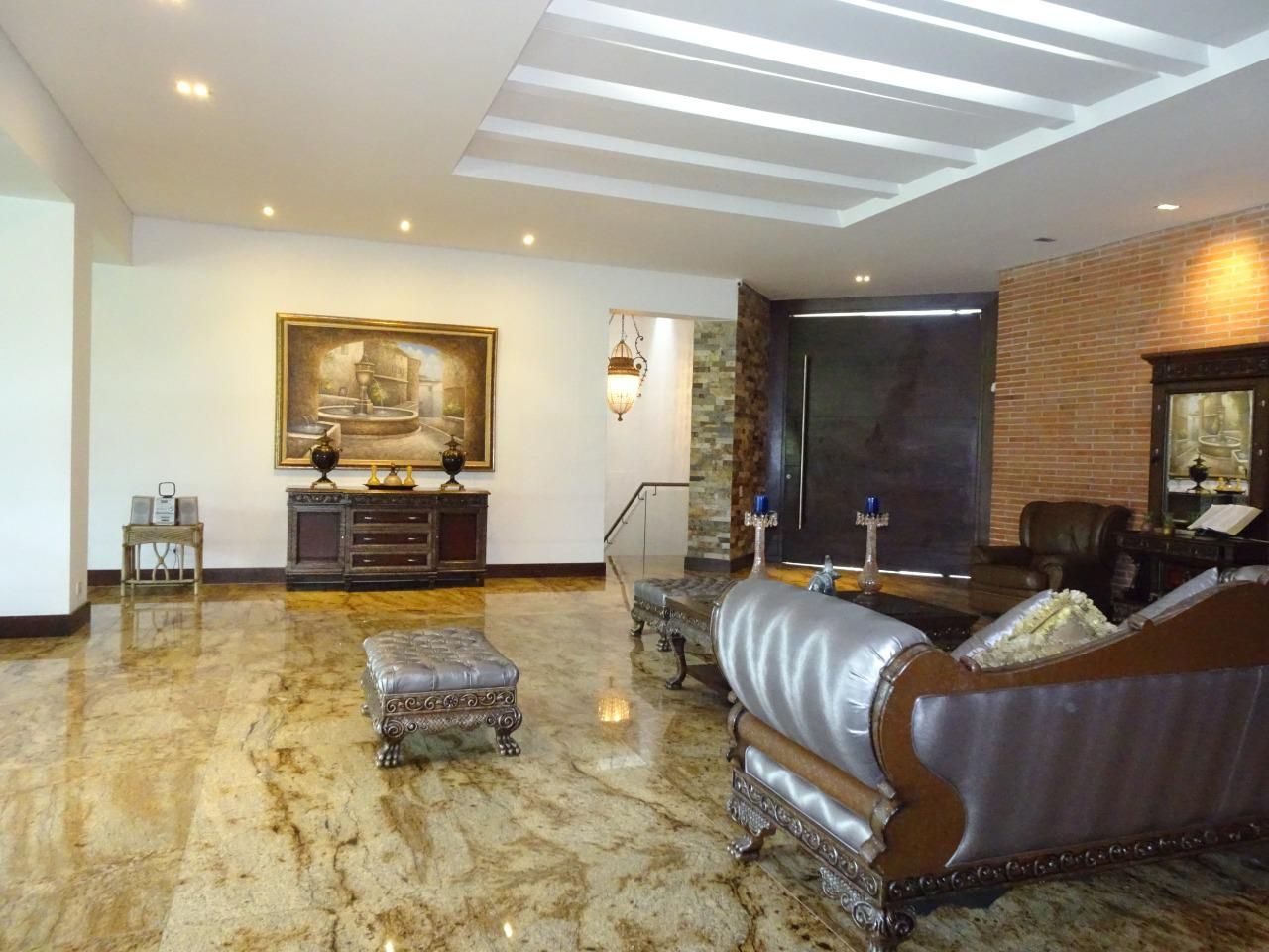 Casa en arriendo o venta Antioquia Envigado El Chinguí 1000 m2 Habitaciones 7 Baños 19 Garajes 15 Precio venta $7000000000 Precio arriendo $29000000