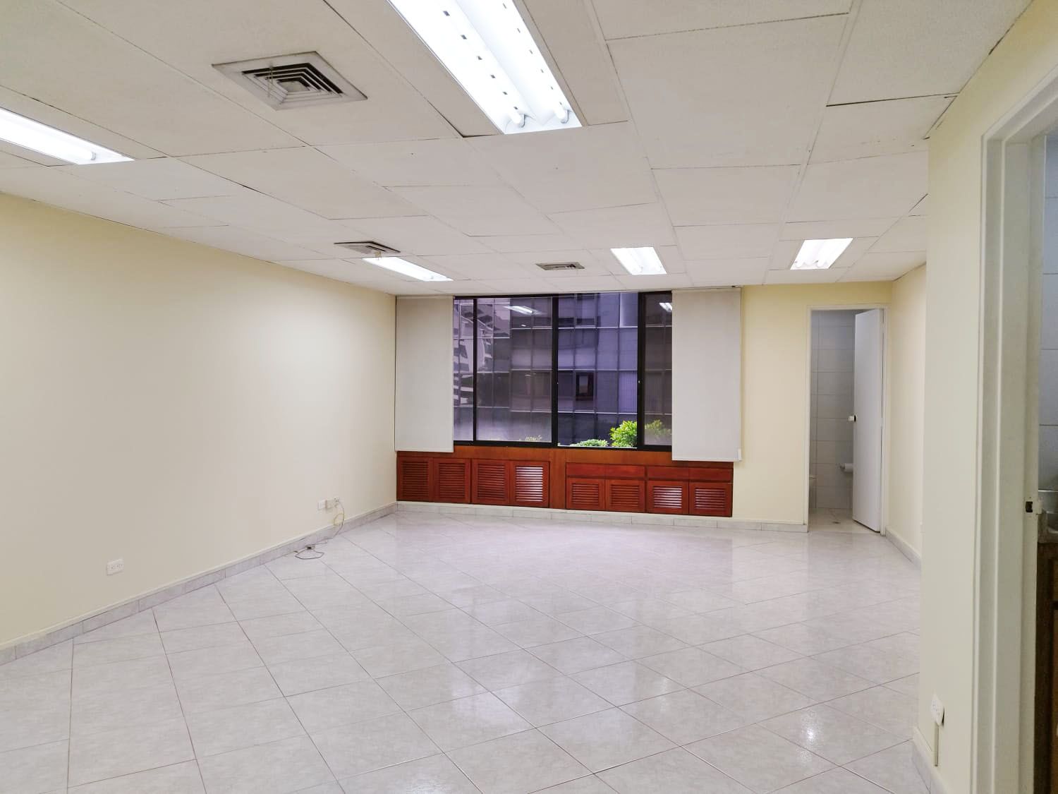 Oficina en arriendo Antioquia Medellín Milla De Oro 35 m2 Habitaciones 0 Baños 0 Garajes 2 Precio $2600000