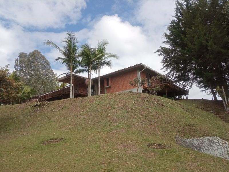 Finca en arriendo Antioquia Rionegro El Porvenir 350 m2 Habitaciones 4 Baños 2 Garajes 3 Precio $7500000