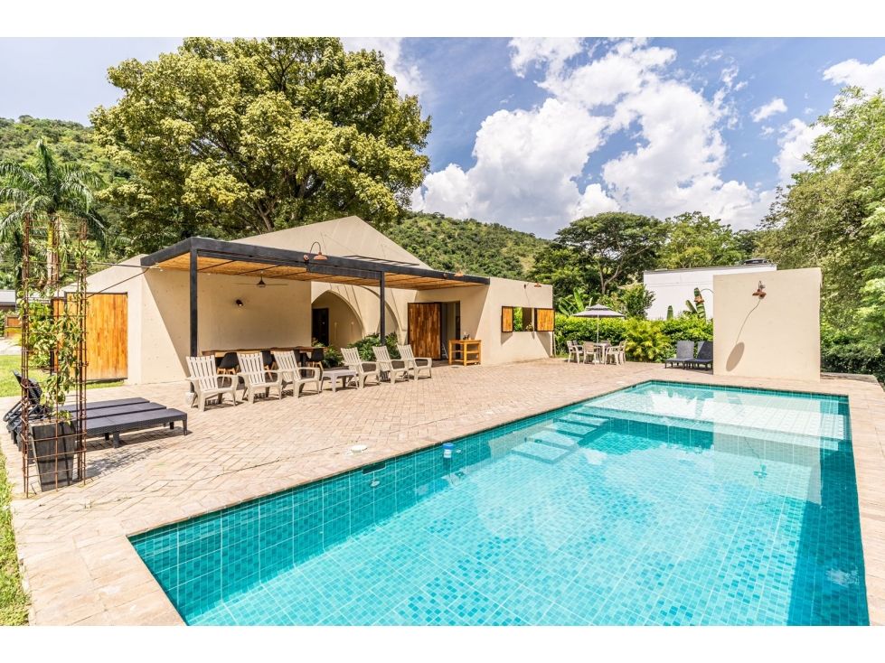 Finca en venta Antioquia Santafé De Antioquia Santafé De Antioquia 220 m2 Habitaciones 4 Baños 13 Garajes 12 Precio $1450000000