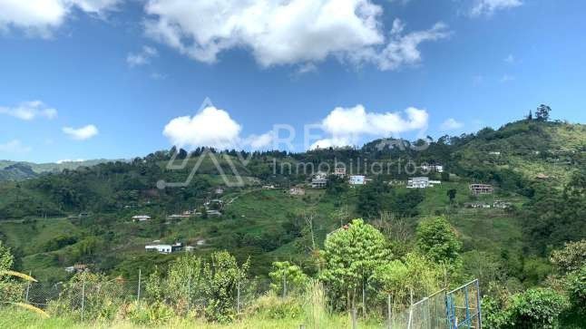 Casa en venta Risaralda Dosquebradas Campestre A 133 m2 Habitaciones 3 Baños 4 Garajes 7 Precio $280000000