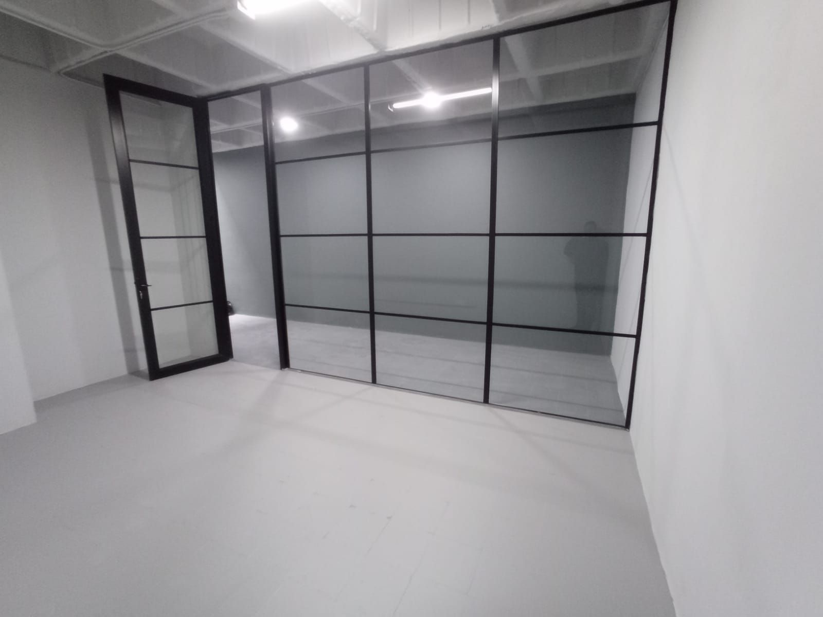 Oficina en arriendo Antioquia La Ceja Centro 10 m2 Habitaciones 0 Baños 2 Garajes 0 Precio $1200000