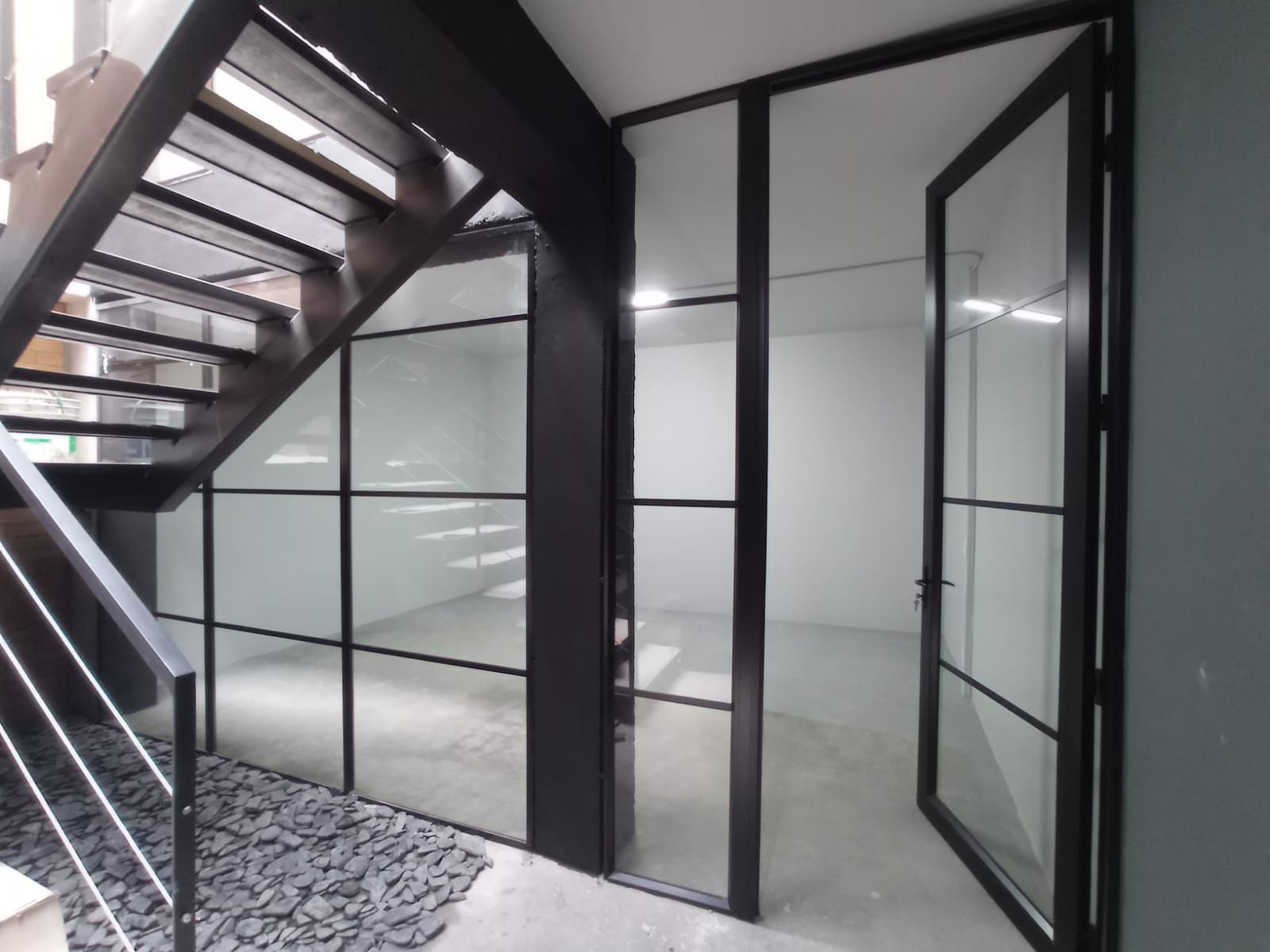 Oficina en arriendo Antioquia La Ceja Centro 10 m2 Habitaciones 0 Baños 2 Garajes 1 Precio $1100000