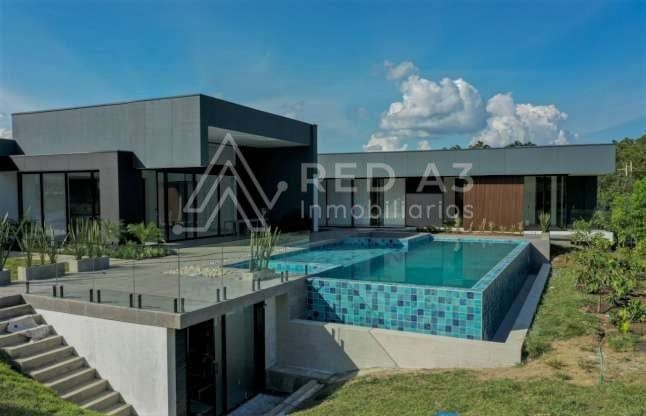 Casa en venta Risaralda Pereira Pereira 778 m2 Habitaciones 3 Baños 6 Garajes 3 Precio $3700000000