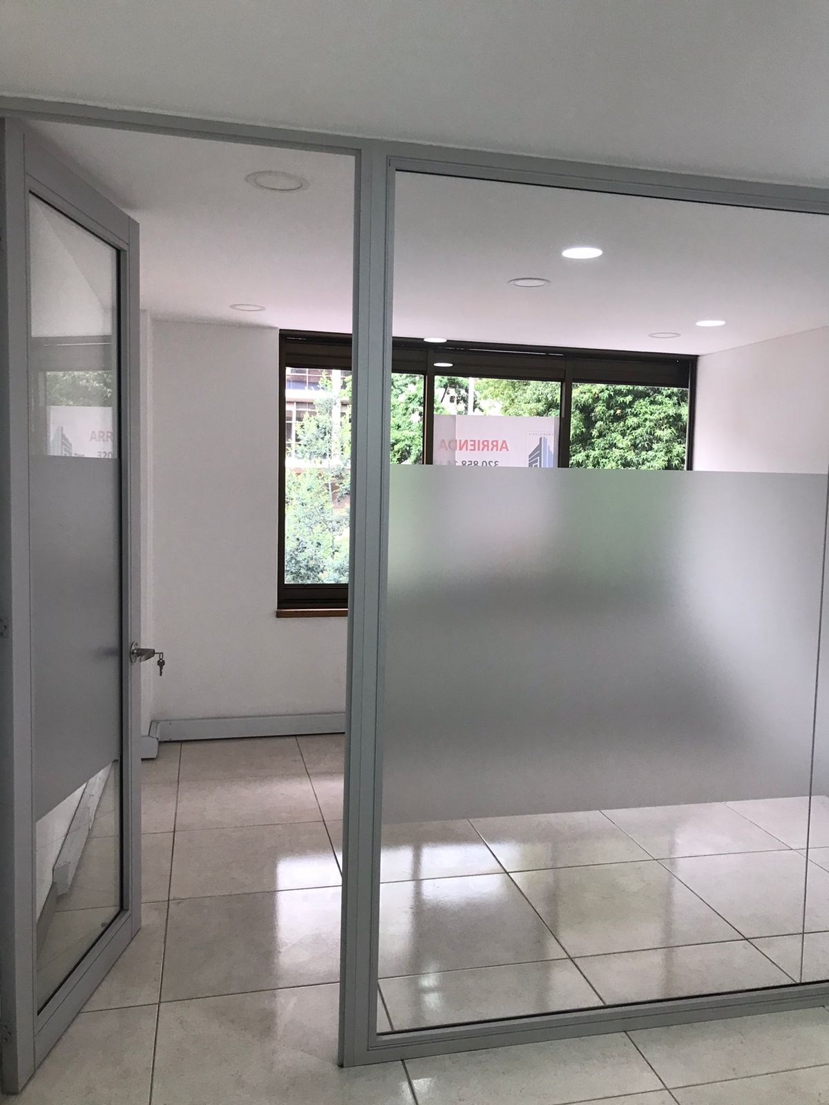 Oficina en arriendo o venta Cundinamarca Bogotá El Espartillal 26 m2 Habitaciones 0 Baños 1 Garajes 0 Precio venta $290000000 Precio arriendo $2199000