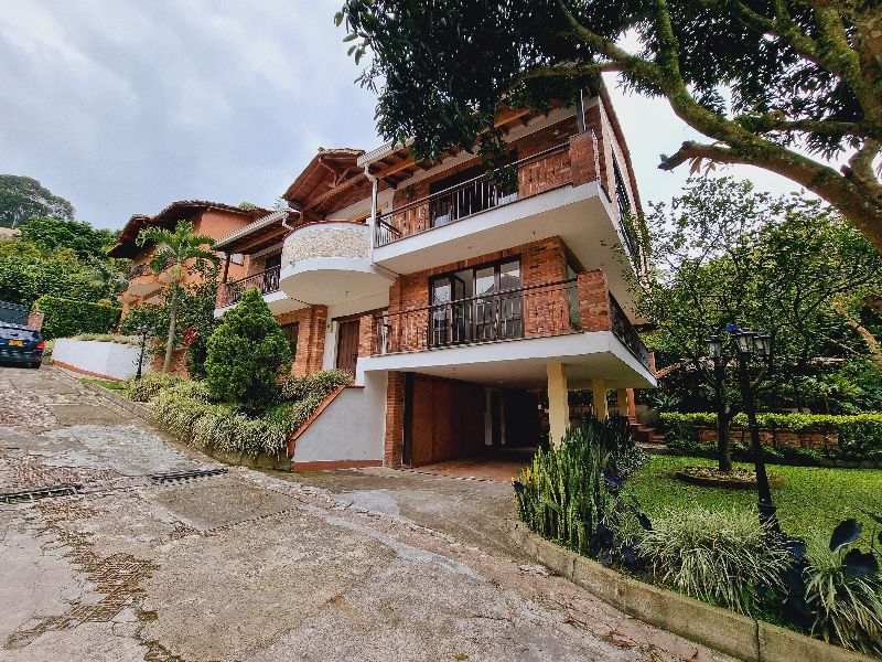 Casa en venta Antioquia Sabaneta María Auxiliadora 400 m2 Habitaciones 5 Baños 4 Garajes 2 Precio $1450000000