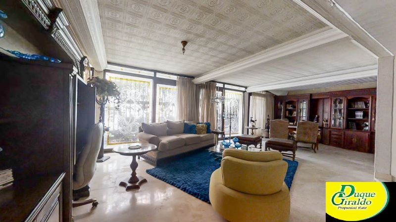 Casa en venta Antioquia Medellín Los Naranjos 1050 m2 Habitaciones 4 Baños 5 Garajes 2 Precio $5500000000