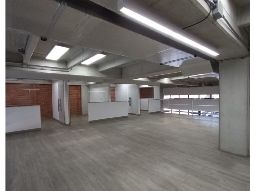 Oficina en arriendo Antioquia Medellín Shellmar 438 m2 Habitaciones 0 Baños 4 Garajes 3 Precio $30000000