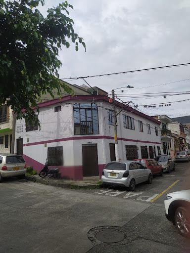 Casa en venta Risaralda Pereira Primero De Mayo 360 m2 Habitaciones 15 Baños 13 Garajes 1 Precio $700000000