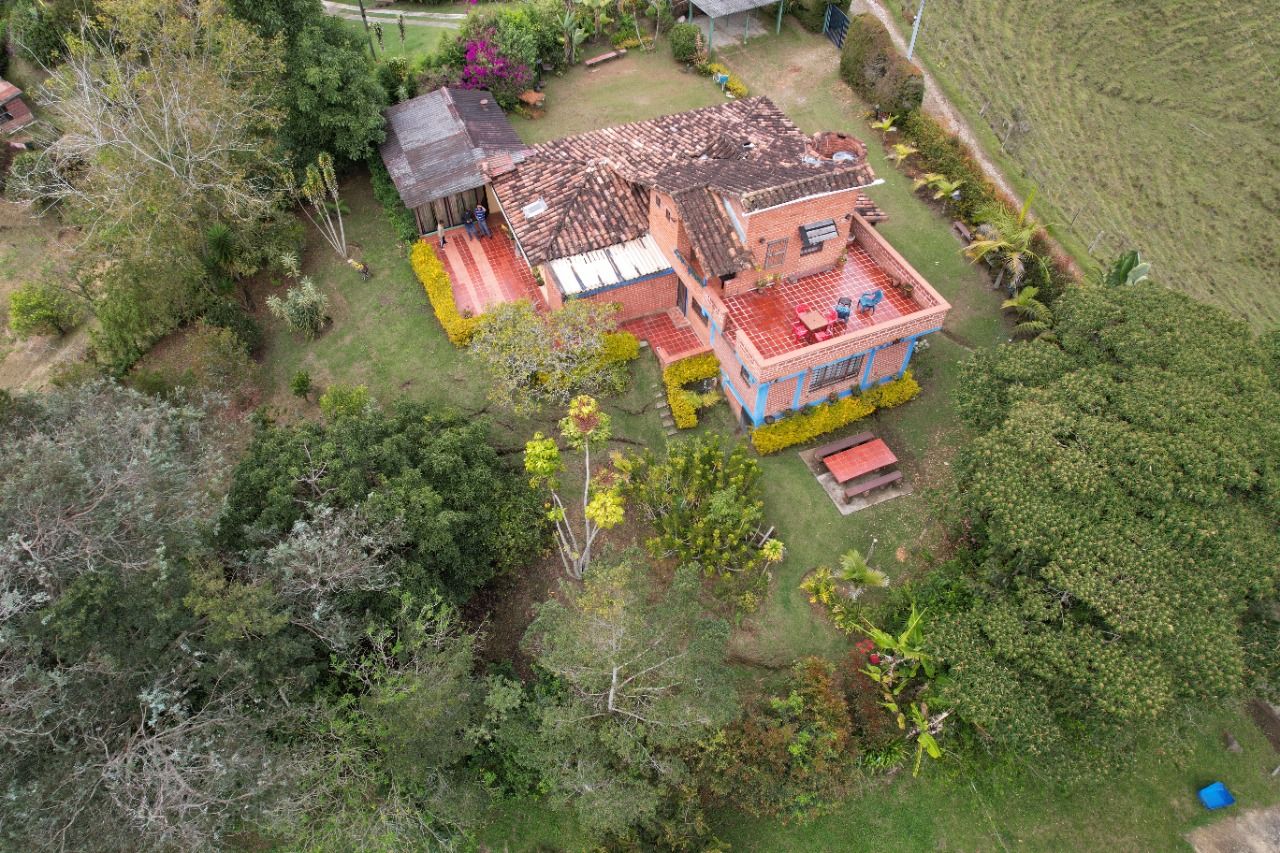 Finca en venta Antioquia Marinilla Vereda Chocho Mayo 350 m2 Habitaciones 7 Baños 4 Garajes 3 Precio $850000000