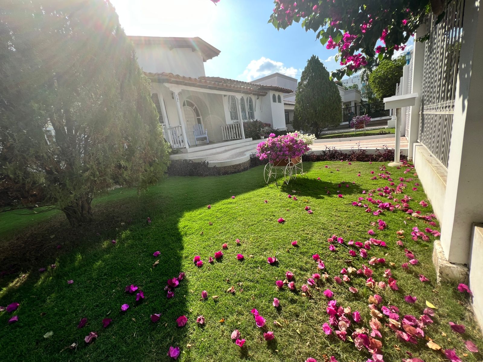 Casa en arriendo o venta Córdoba Montería El Recreo 442 m2 Habitaciones 4 Baños 13 Garajes 3 Precio venta $1600000000 Precio arriendo $6000000