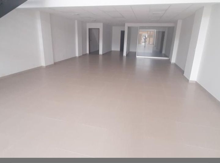 Local en venta Valle Del Cauca Cali Junín 450 m2 Habitaciones 0 Baños 2 Garajes 4 Precio $1300000000