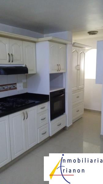 Casa en venta Antioquia Medellín Loma De Los Bernal 210 m2 Habitaciones 5 Baños 4 Garajes 0 Precio $740000000