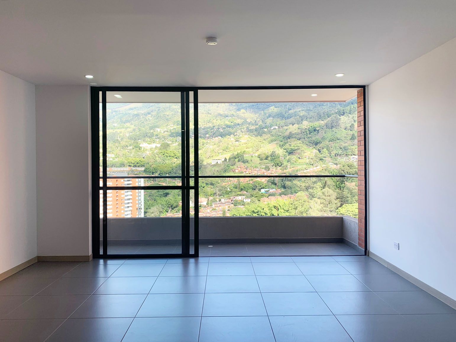 Apartamento en arriendo Antioquia Envigado Zona Centro 89 m2 Habitaciones 2 Baños 4 Garajes 2 Precio $4250000