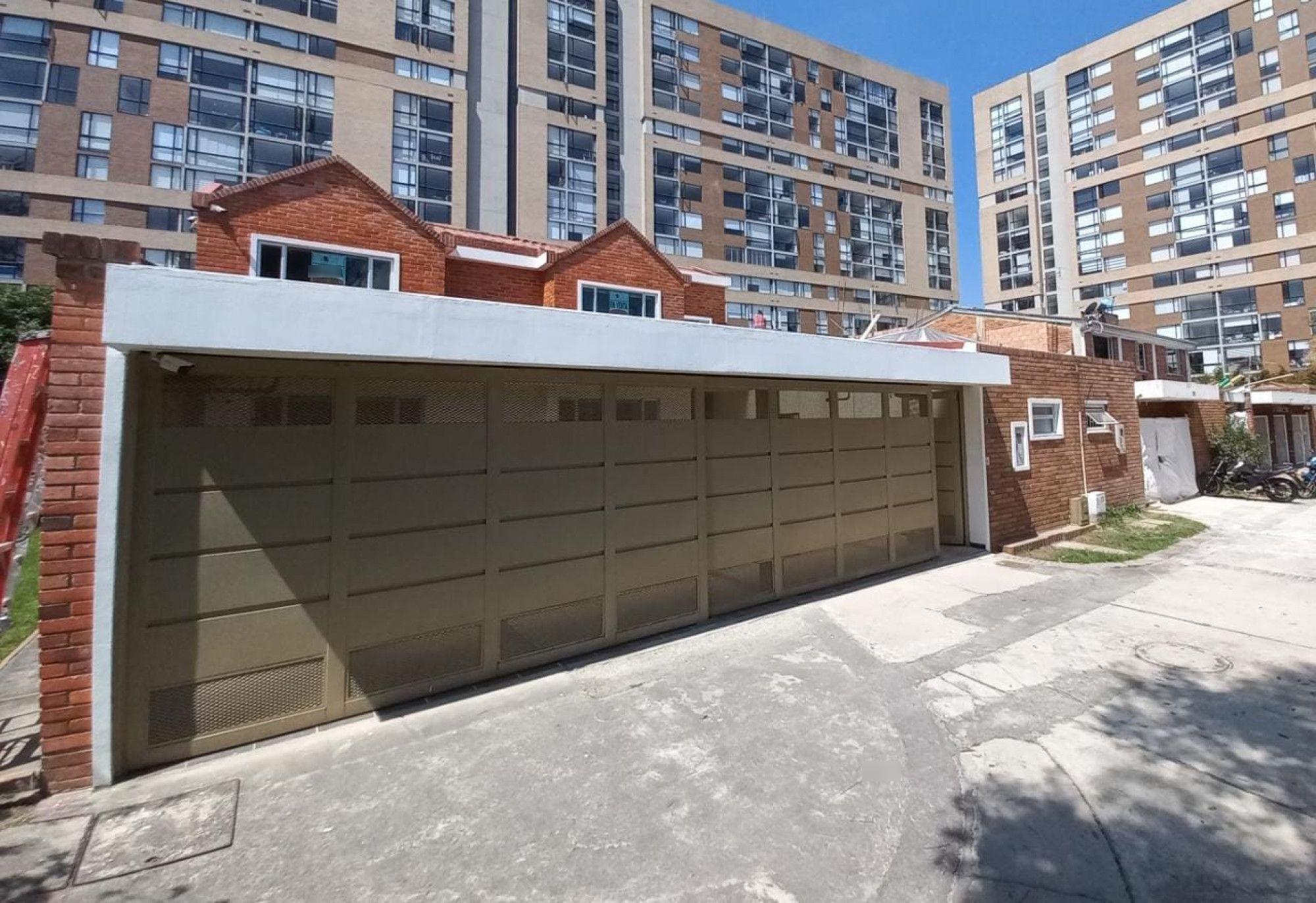 Casa en venta Cundinamarca Bogotá Ub Cordoba Niza 230 m2 Habitaciones 7 Baños 8 Garajes 4 Precio $1980000000