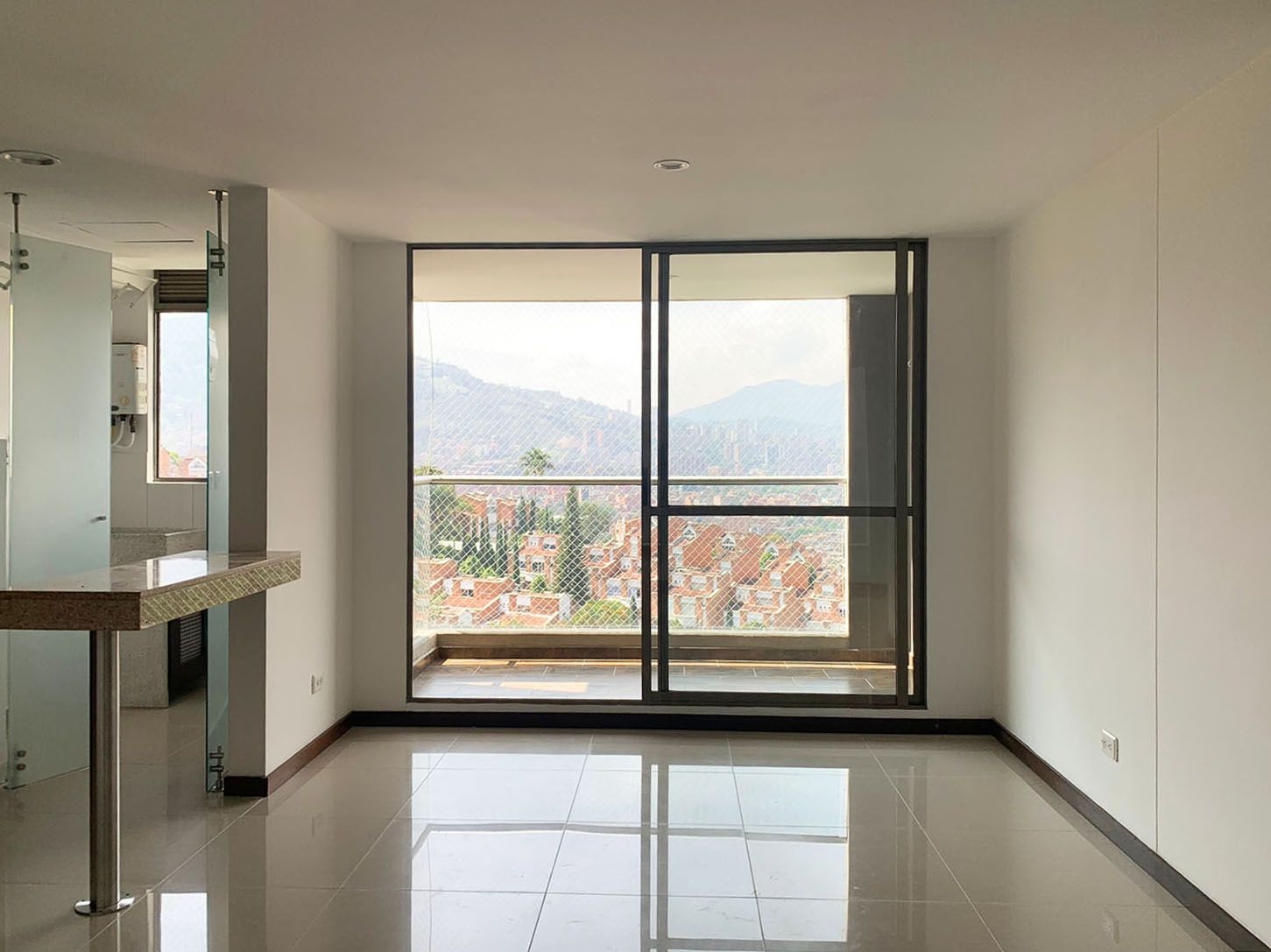 Apartamento en arriendo Antioquia Envigado La Pradera 84 m2 Habitaciones 3 Baños 2 Garajes 2 Precio $3500000