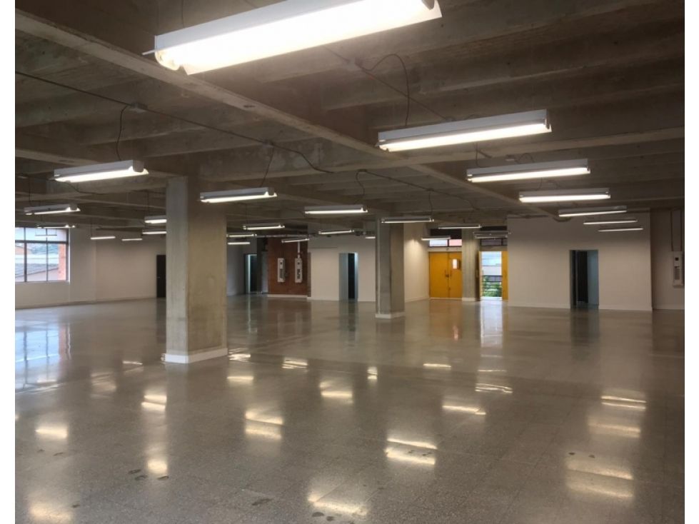 Local en arriendo Antioquia Medellín Shellmar 757 m2 Habitaciones 0 Baños 17 Garajes 13 Precio $50182300