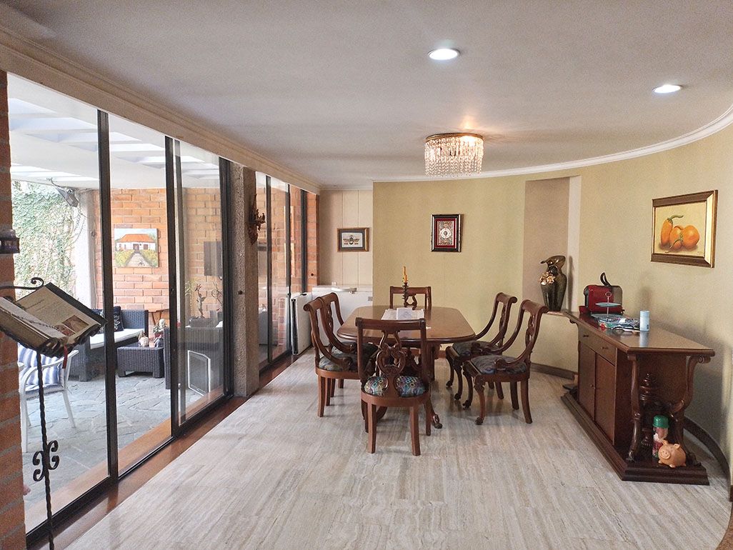 Casa en venta Antioquia Medellín El Castillo 257 m2 Habitaciones 4 Baños 8 Garajes 5 Precio $1300000000