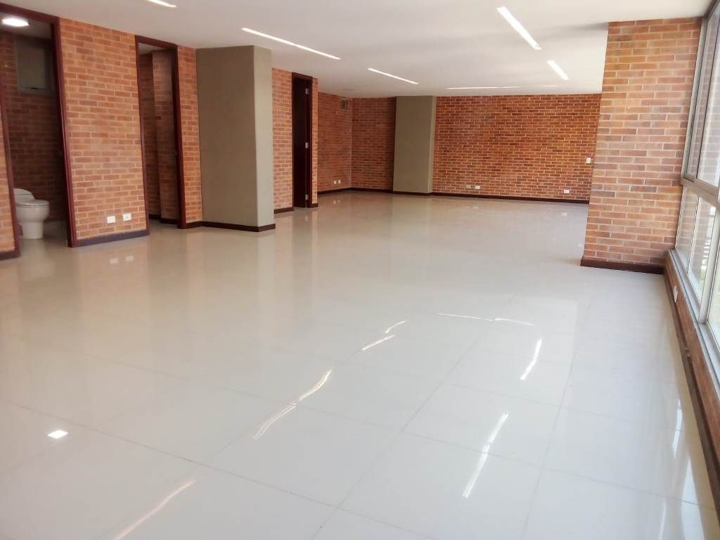 Oficina en arriendo Antioquia Medellín Castropol 120 m2 Habitaciones 0 Baños 2 Garajes 3 Precio $9000000