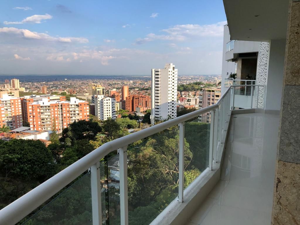 Apartamento en venta Valle Del Cauca Cali Normandía 236 m2 Habitaciones 3 Baños 6 Garajes 4 Precio $1280000000