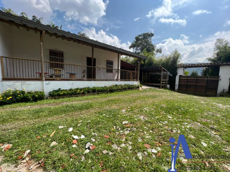 Casa en arriendo Antioquia La Estrella Centro 500 m2 Habitaciones 3 Baños 3 Garajes 8 Precio $5540000