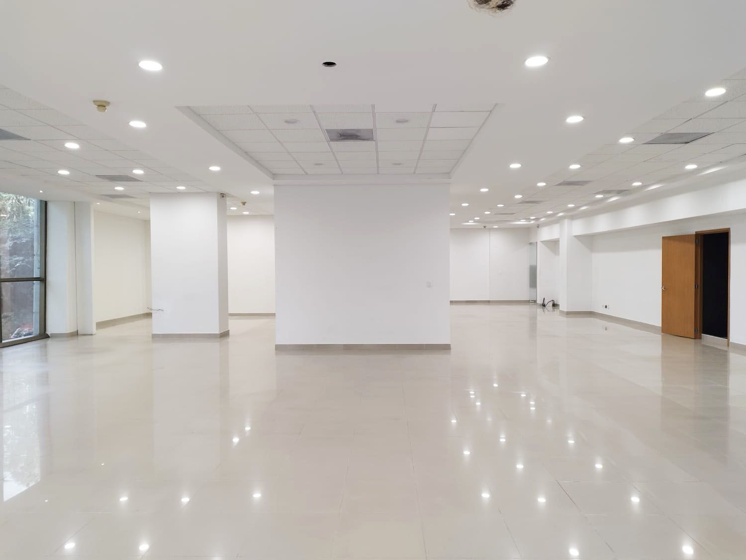 Oficina en arriendo o venta Antioquia Medellín La Aguacatala 419 m2 Habitaciones 0 Baños 6 Garajes 13 Precio venta $4700000000 Precio arriendo $42000000