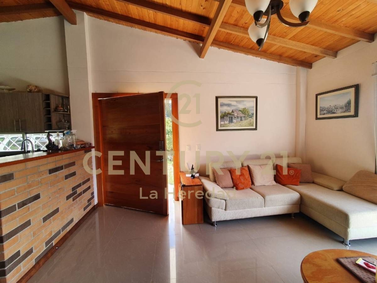 Finca en venta Antioquia Medellín La Candelaria 120 m2 Habitaciones 4 Baños 3 Garajes 8 Precio $2400000000