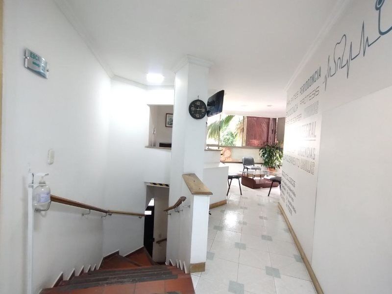 Oficina en venta Antioquia Envigado Zona Centro 131 m2 Habitaciones 0 Baños 3 Garajes 0 Precio $790000000