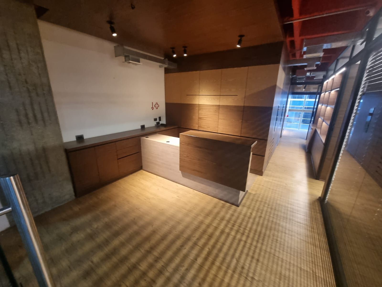 Oficina en arriendo o venta Antioquia Medellín El Diamante No2 63 m2 Habitaciones 0 Baños 2 Garajes 2 Precio venta $480000000 Precio arriendo $5650000