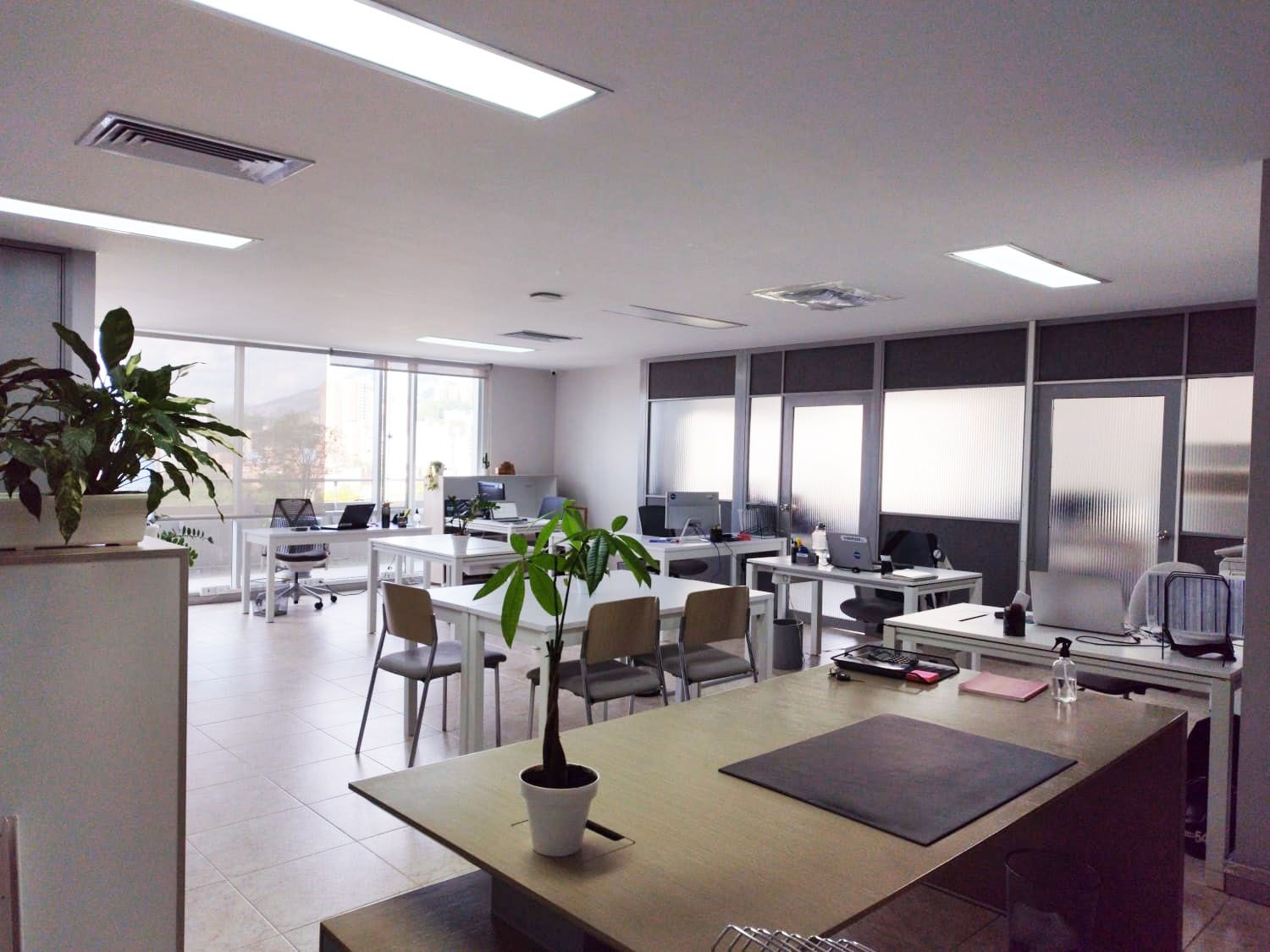 Oficina en arriendo Antioquia Medellín Simesa 106 m2 Habitaciones 0 Baños 0 Garajes 3 Precio $10500000